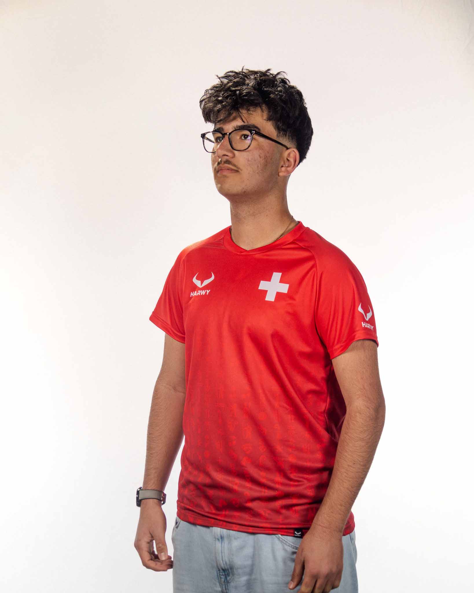 Mann im Hopp Schwiiz Trikot von HARWY