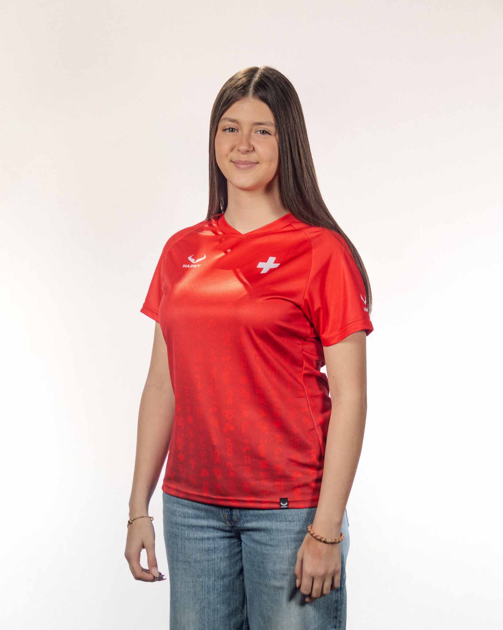 Frau im Hopp Schwiiz Trikot von HARWY