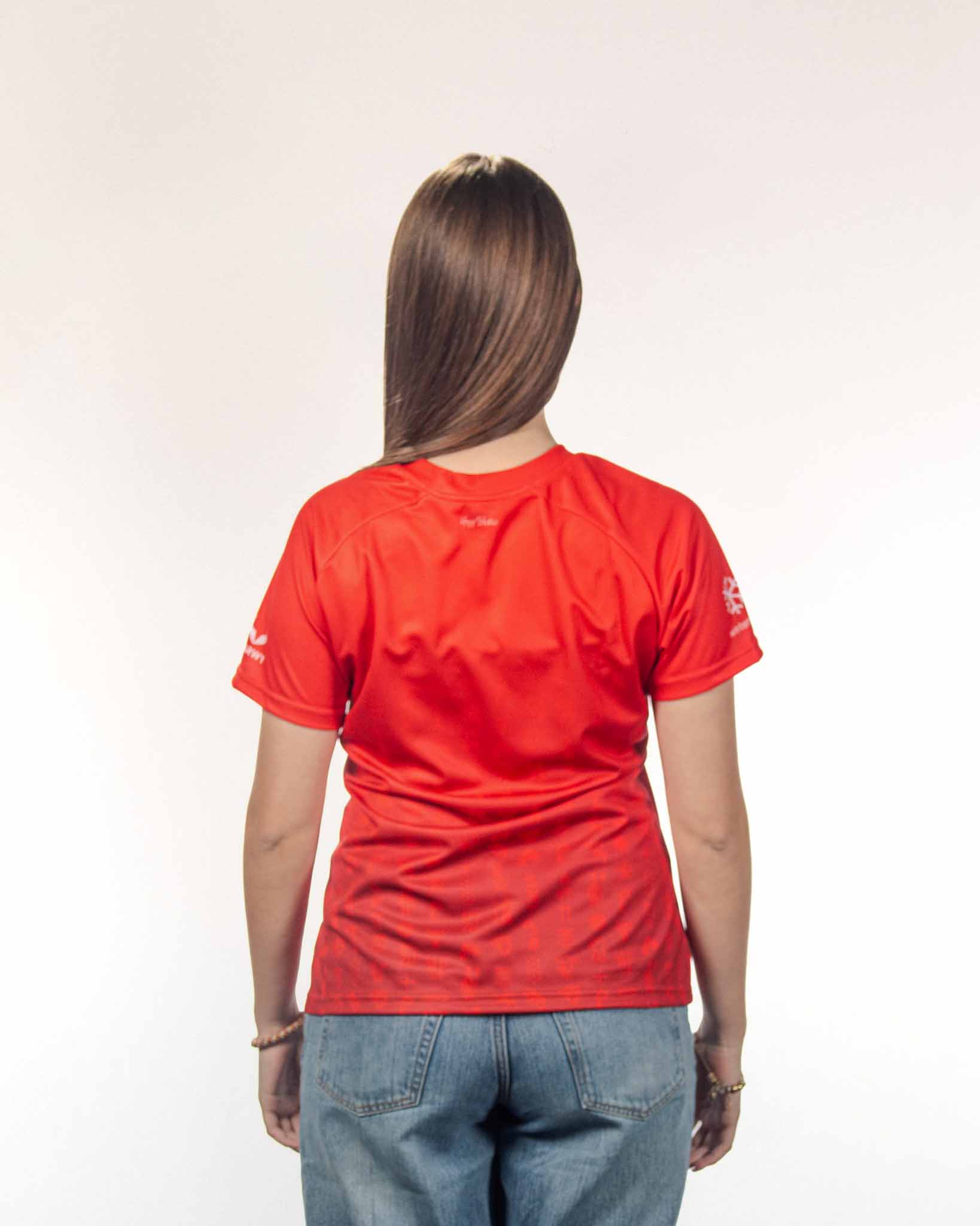 Frau im Hopp Schwiiz Trikot von HARWY