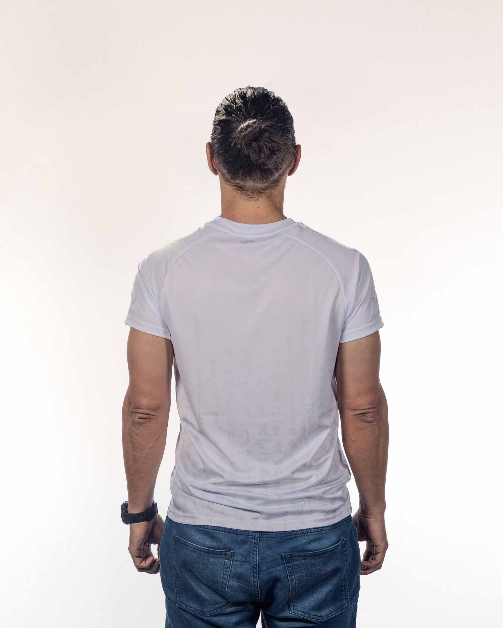 Mann im Hopp Schwiiz Trikot von HARWY