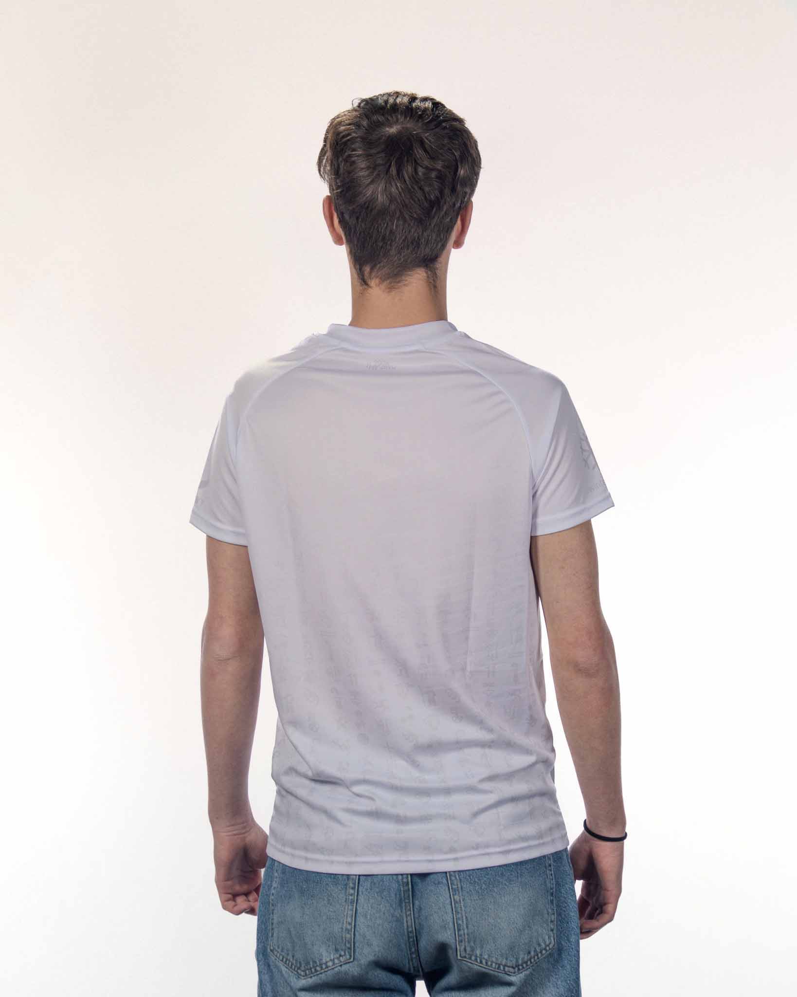 Mann im Hopp Schwiiz Trikot von HARWY