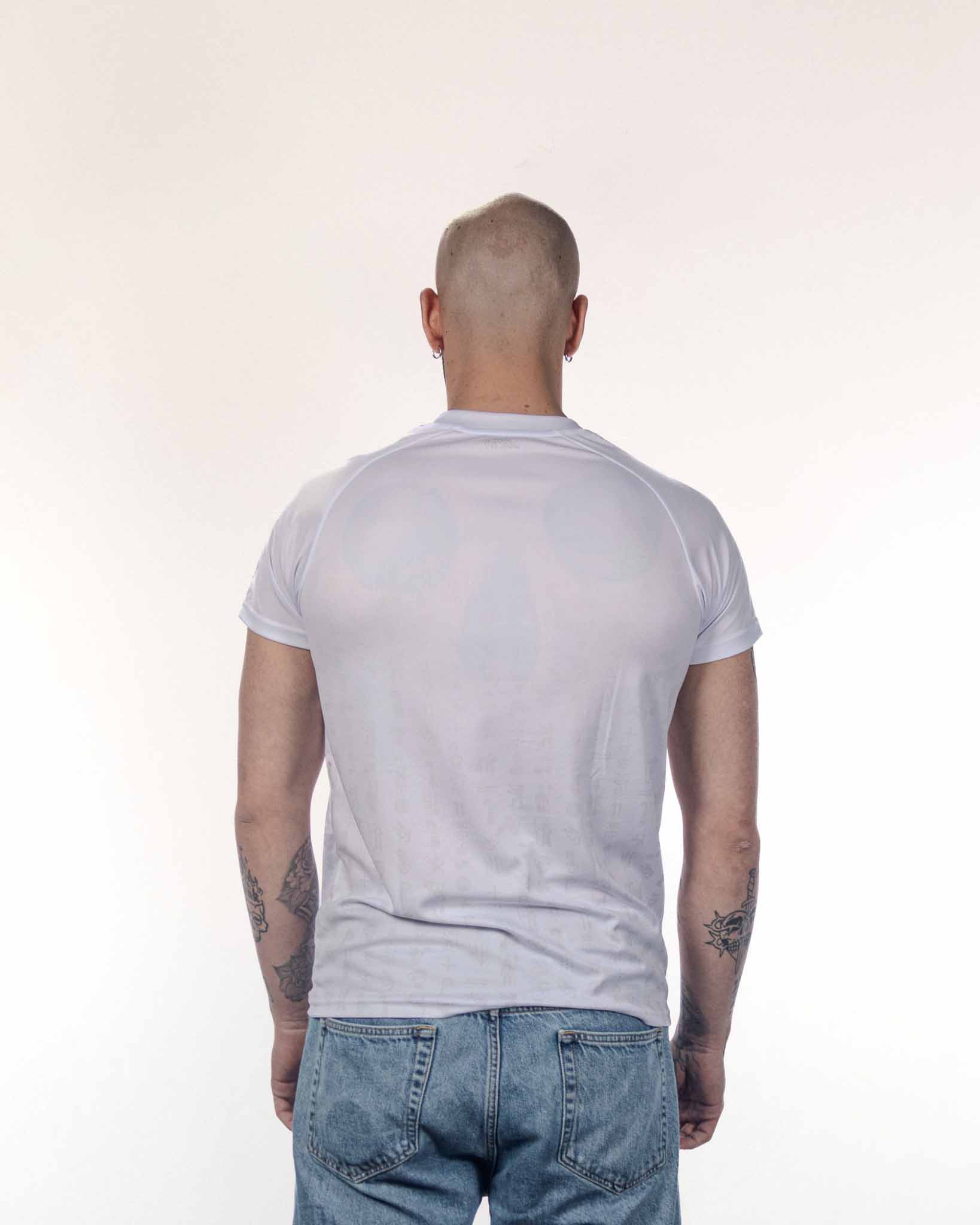 Mann im Hopp Schwiiz Trikot von HARWY