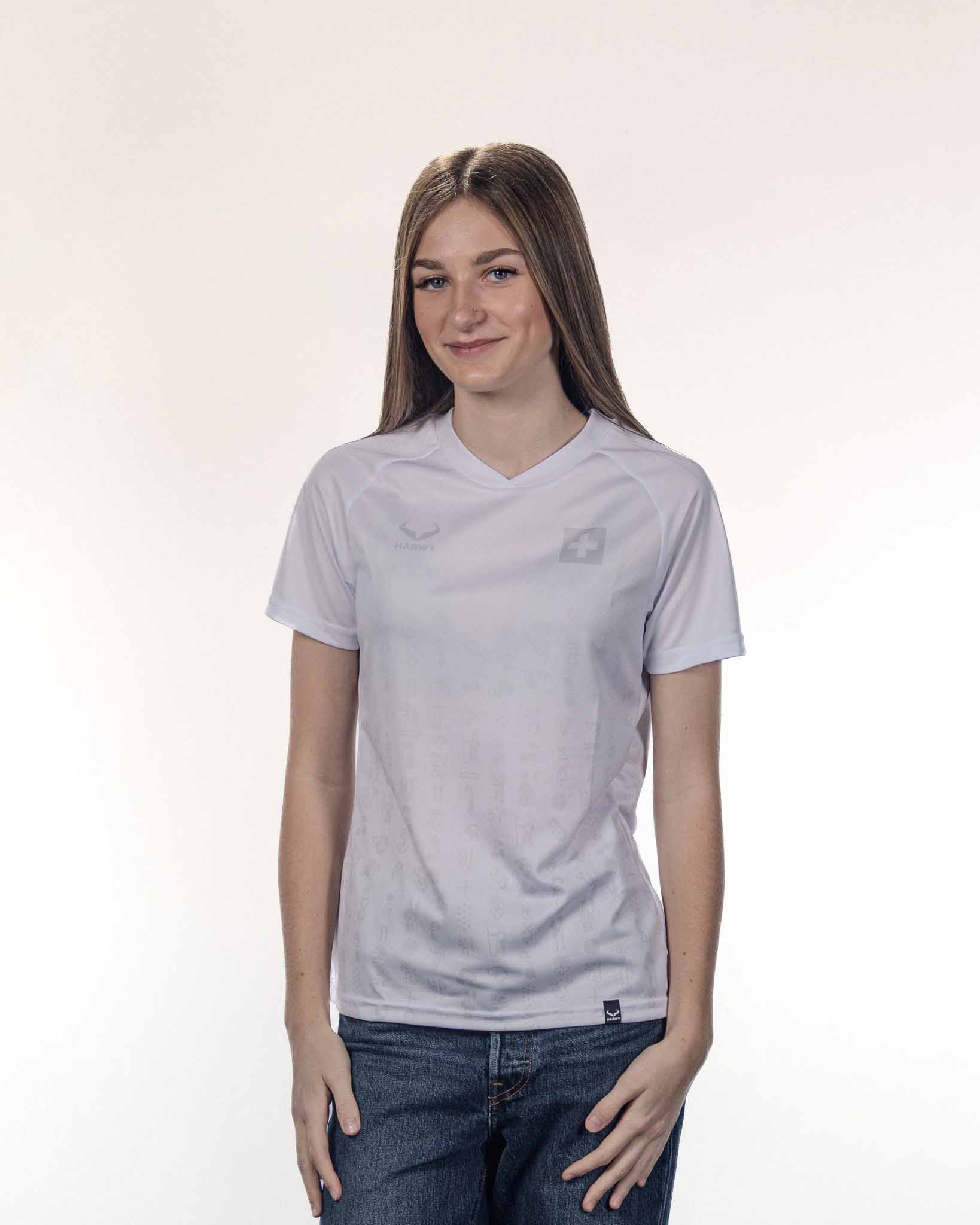 Frau im Hopp Schwiiz Trikot von HARWY