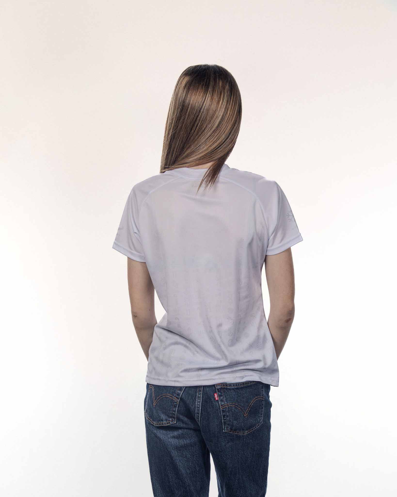 Frau im Hopp Schwiiz Trikot von HARWY