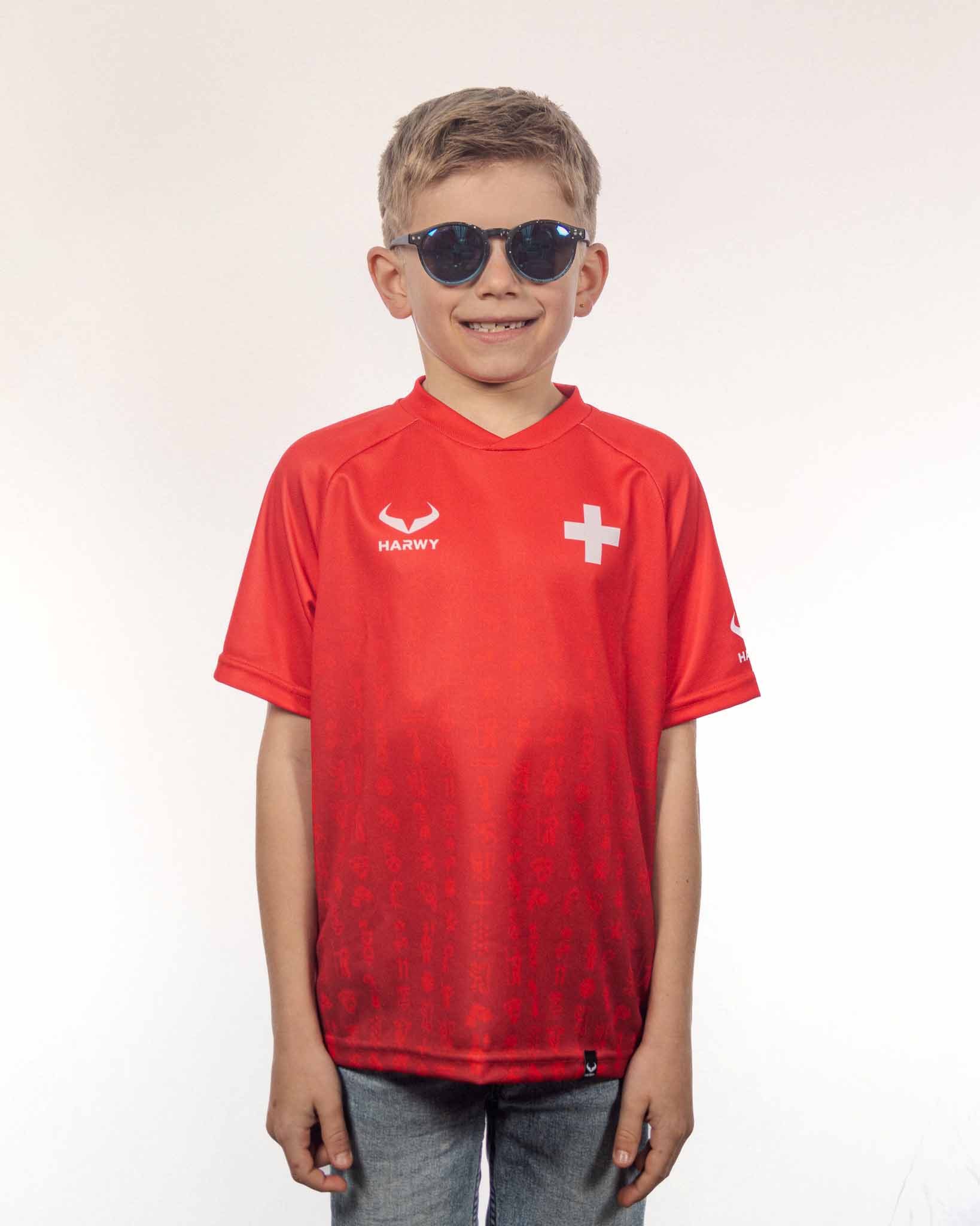 Kind im Hopp Schwiiz Trikot von HARWY