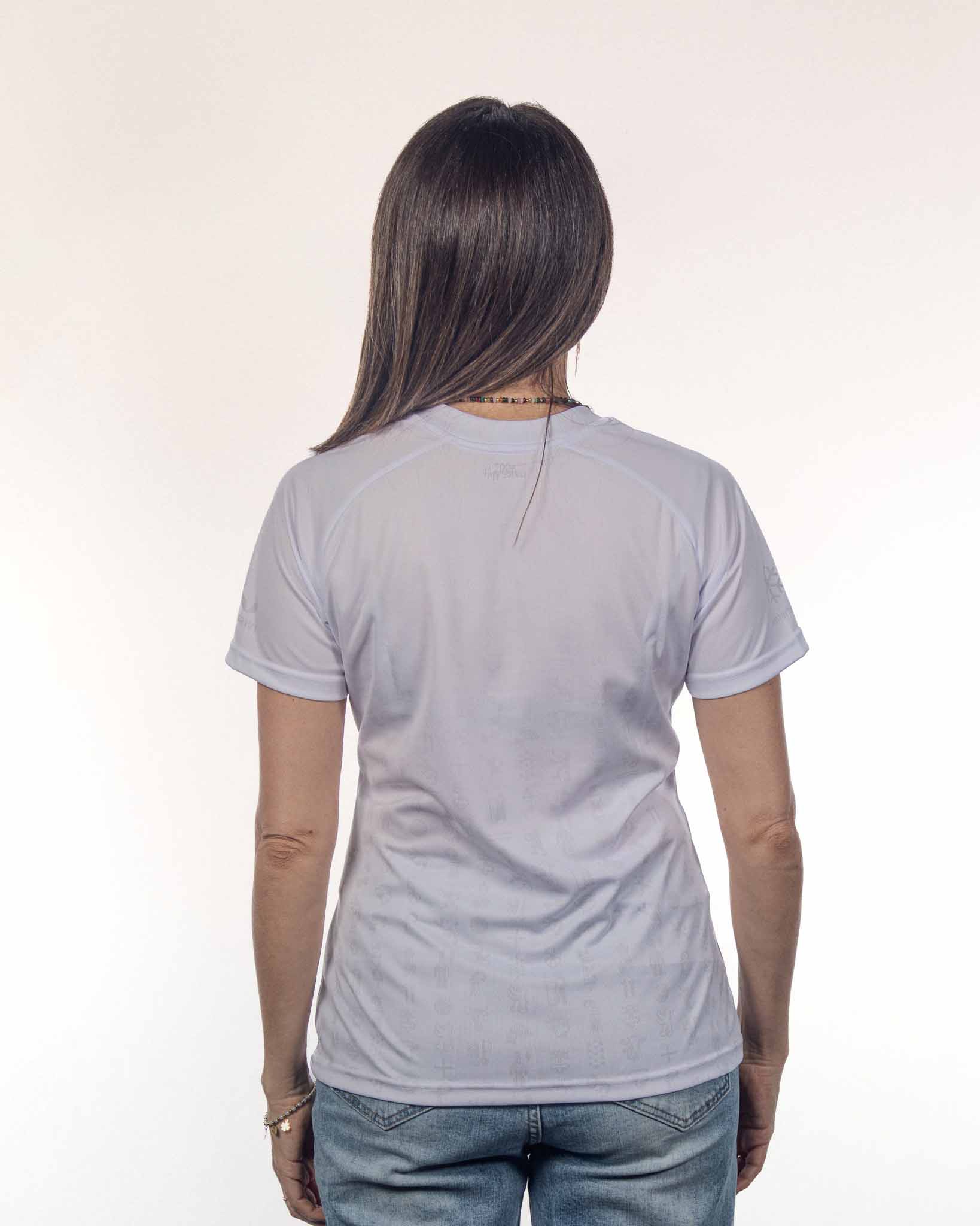 Frau im Hopp Schwiiz Trikot von HARWY